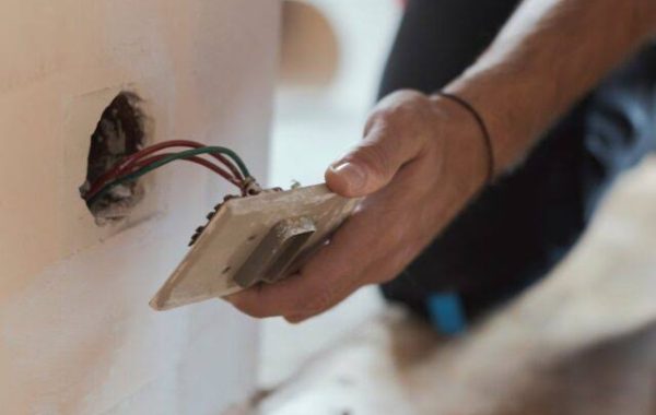How To Find Electricity Leaks In Home